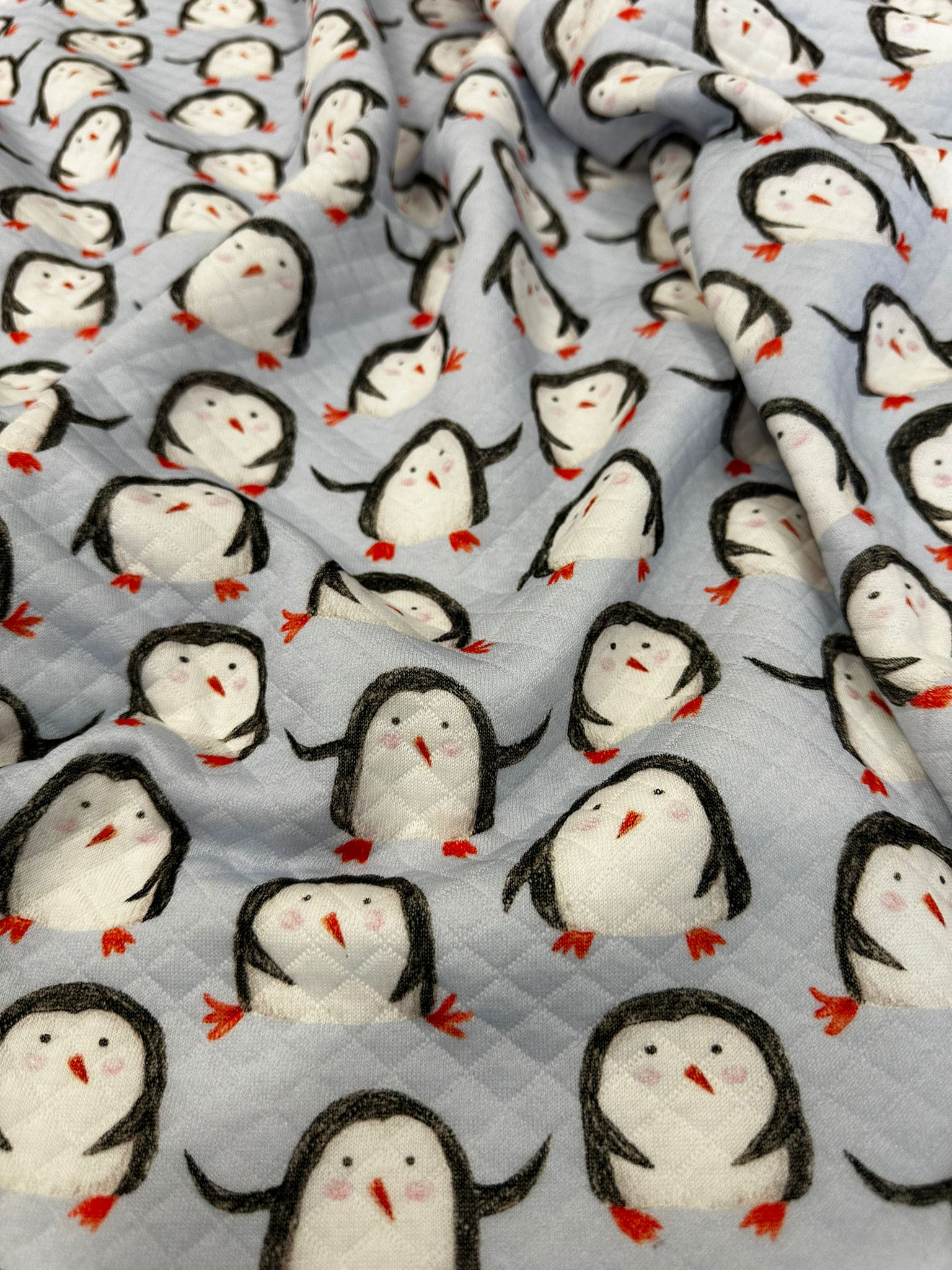 Desenli Kapitone Kumaş | Mavi Zemin Penguen