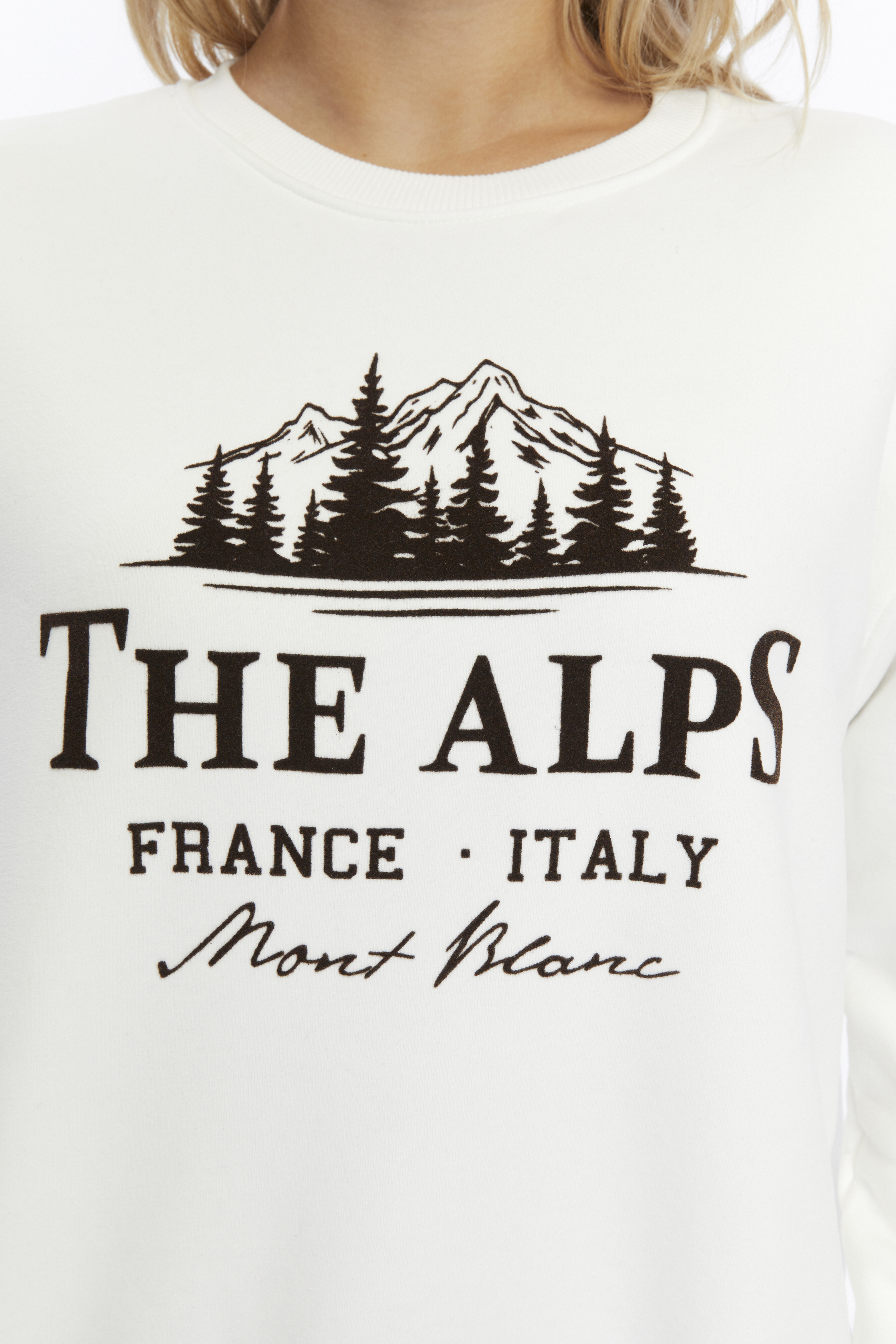 Kadife The Alps Desenli Ekru Yumuşak Dokulu Regular Fit Bisiklet Yaka Kadın Sweatshirt