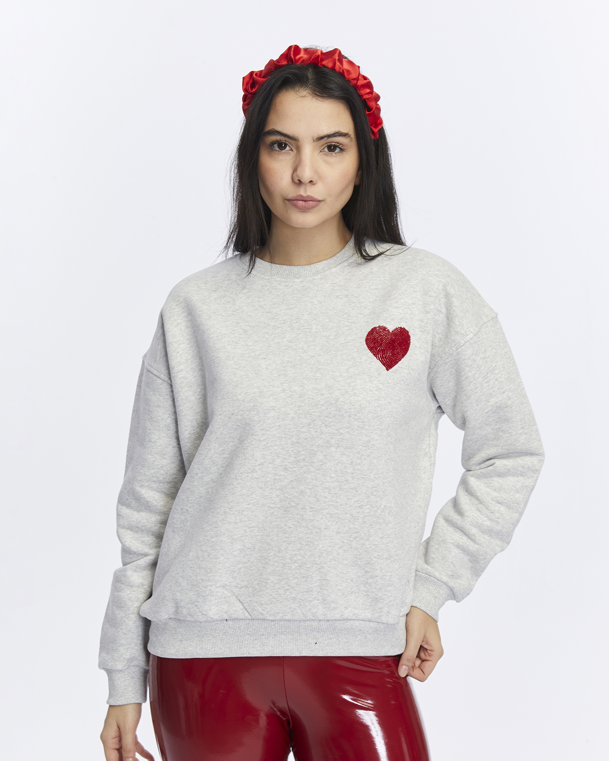 Kadife Kalp Desenli Gri Melanj Yumuşak Dokulu Regular Fit Bisiklet Yaka Kadın Sweatshirt