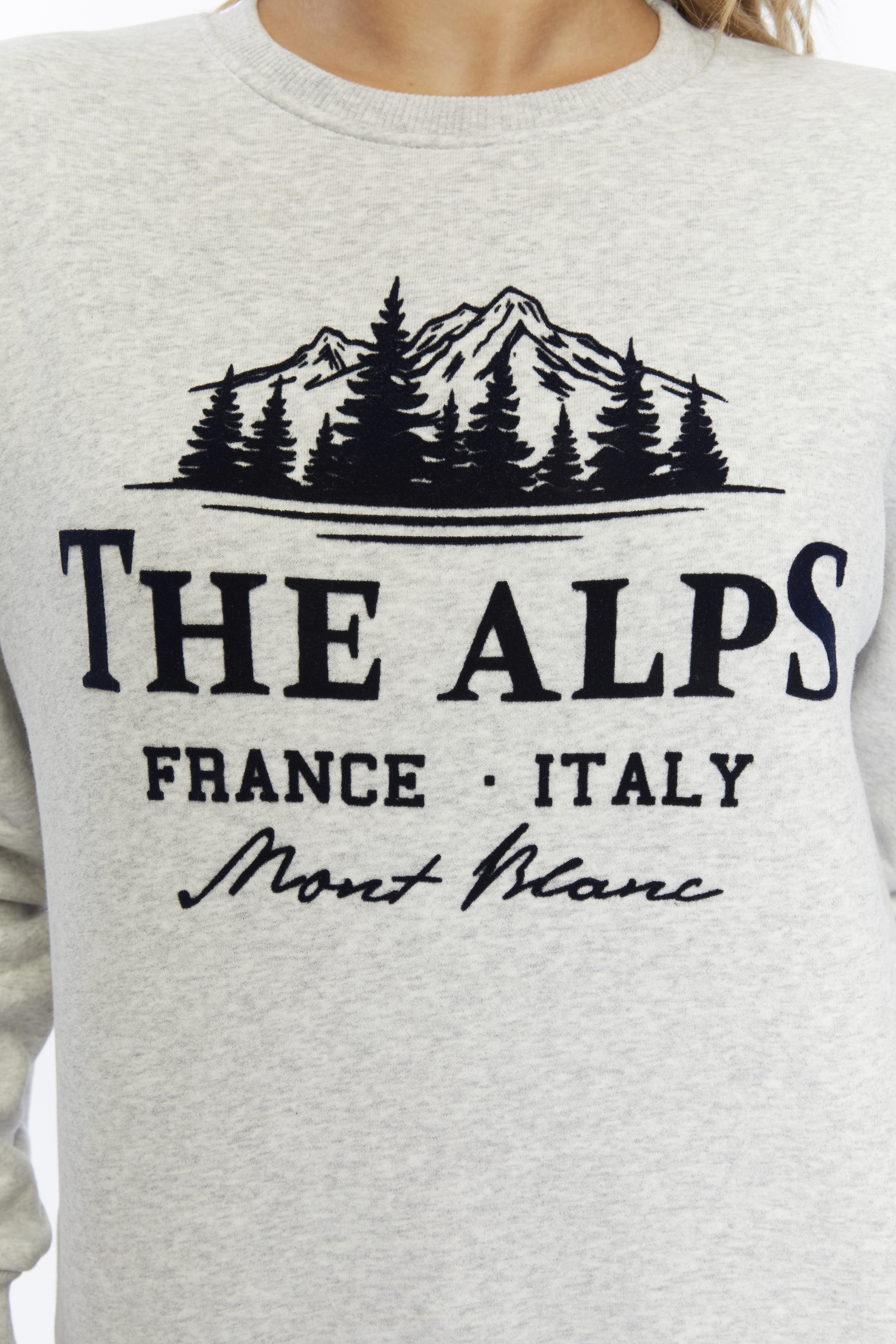 Kadife The Alps Desenli Gri Melanj Yumuşak Dokulu Regular Fit Bisiklet Yaka Kadın Sweatshirt