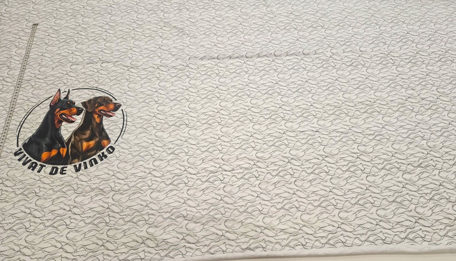 Beyaz Zemin Köpekler Desen Pano Kumaş 180x 82cm