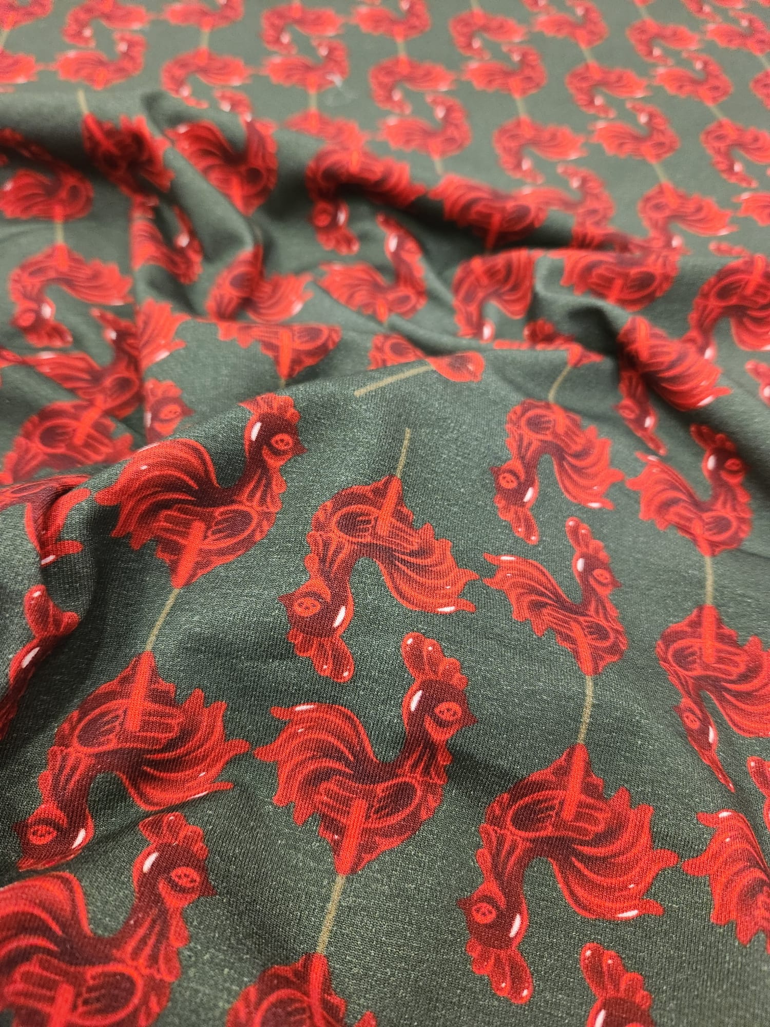 Baskılı Süprem Kumaş | %95 Pamuk %5 Elastan | 150 cm | 210 Gsm |  Kırmızı Horoz Desen